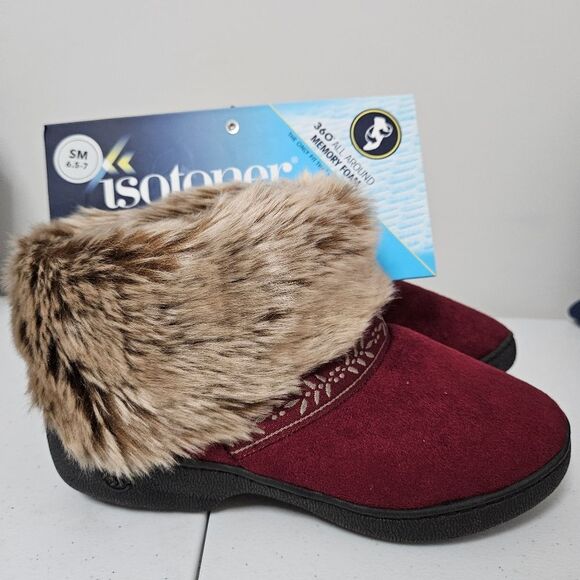 NWT Isotoner Signature 360 All Around Foam Fur Booties Women’s 6.5-7 Burgundy - Picture 1 of 7